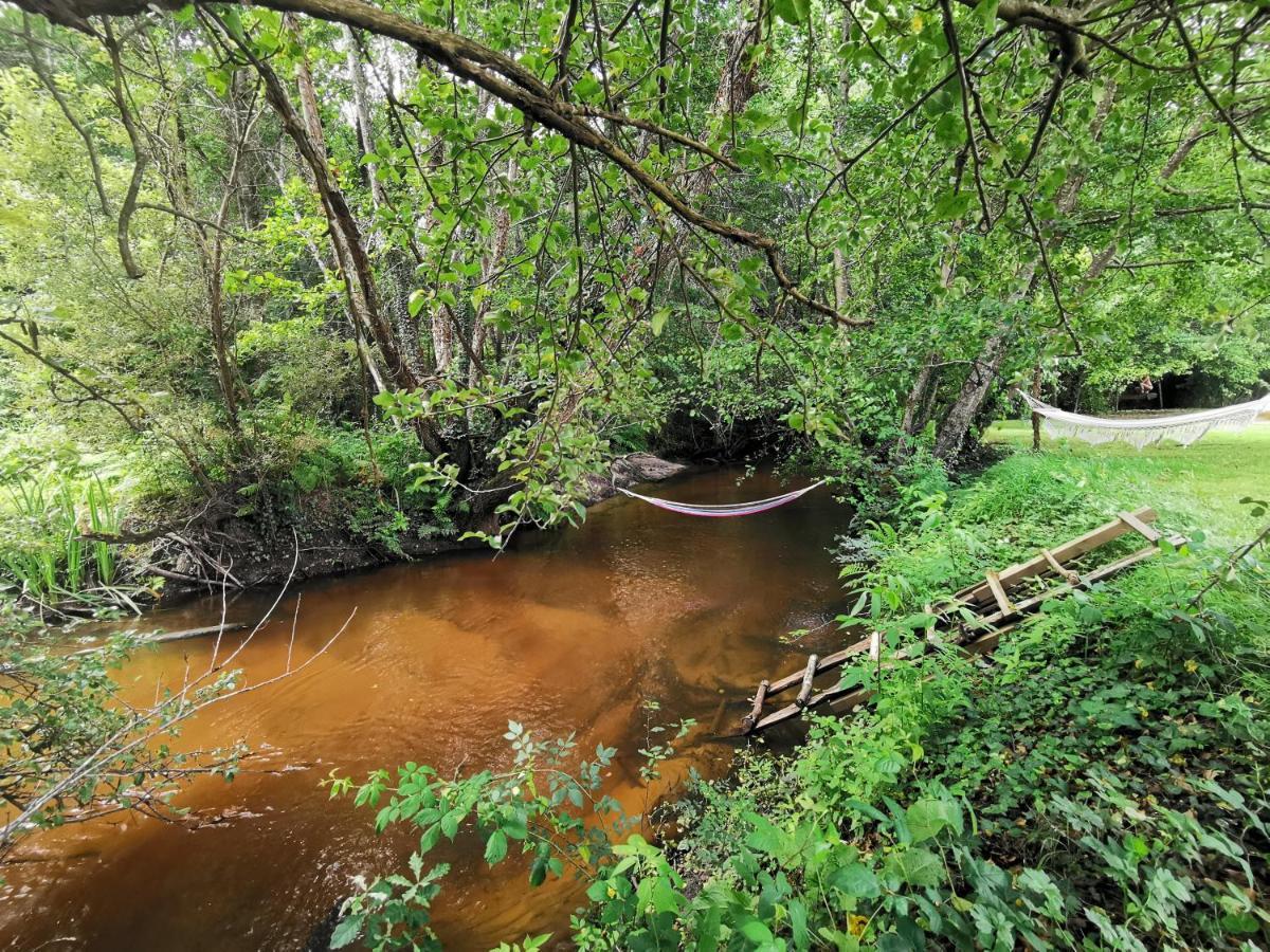 Le tipi Arc-en-Ciel au bord de la rivière Hotel Mios Esterno foto